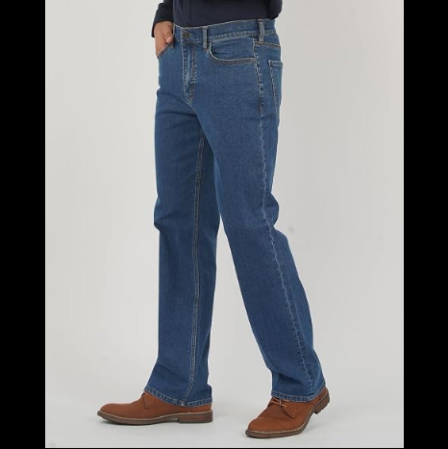 C31 - APUOR Men's Classic Relaxed Fit Flex Jeans Straight Loose fit Jeans
