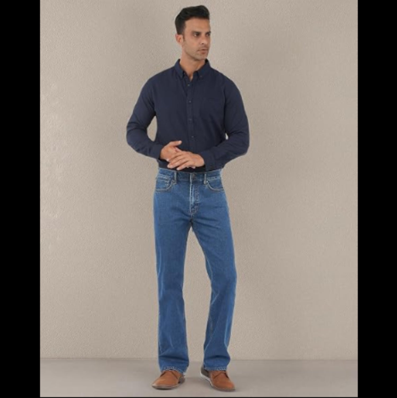 C31 - APUOR Men's Classic Relaxed Fit Flex Jeans Straight Loose fit Jeans