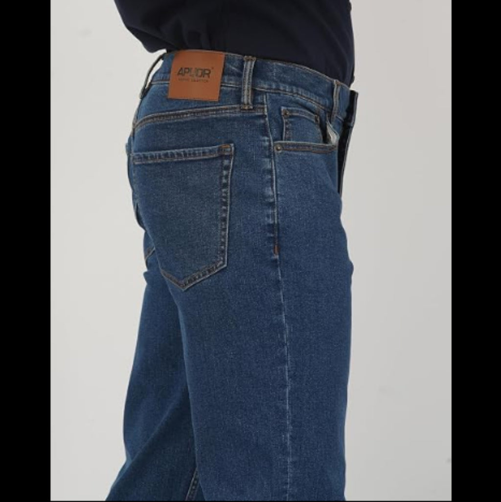 C31 - APUOR Men's Classic Relaxed Fit Flex Jeans Straight Loose fit Jeans
