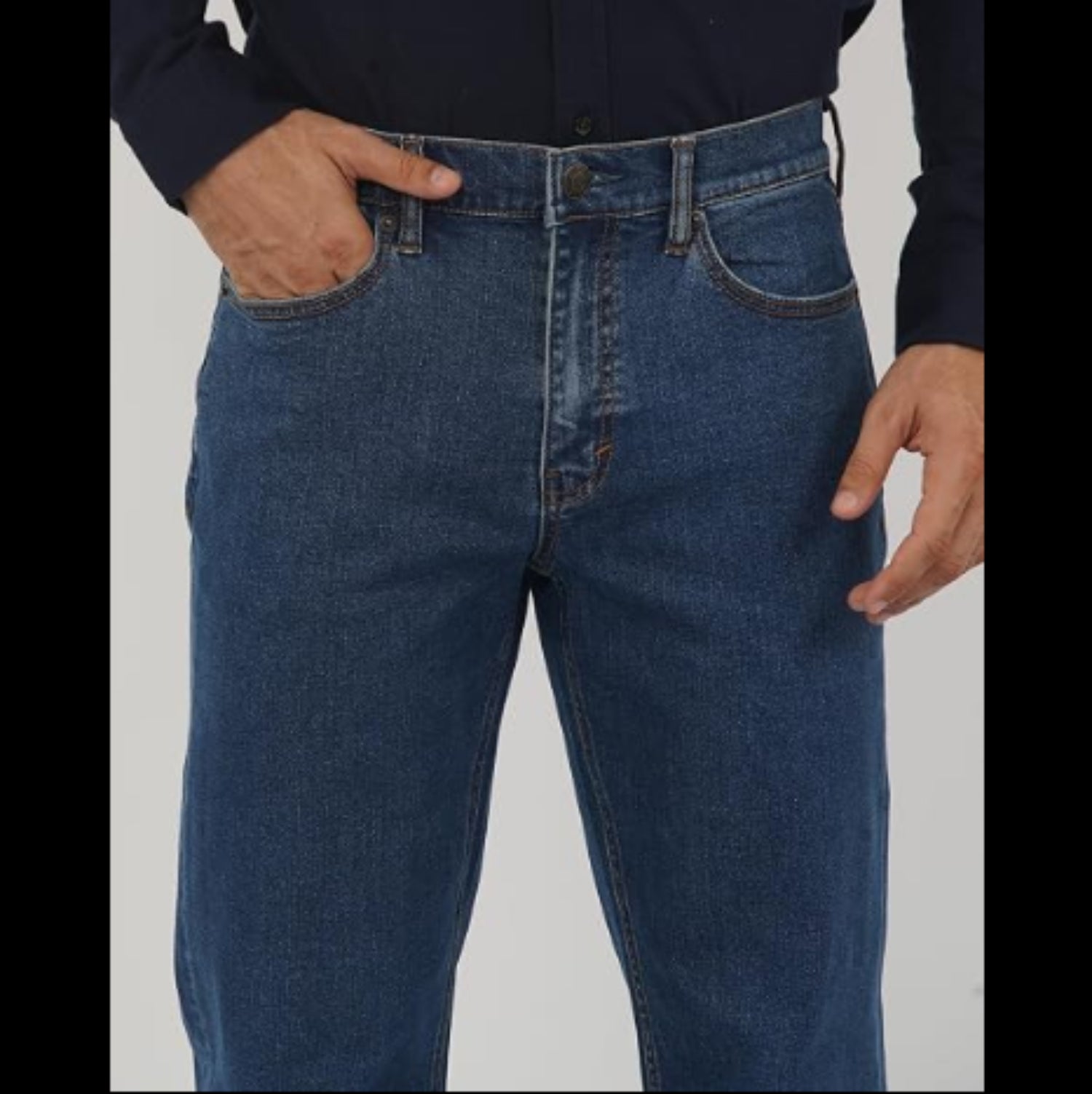 C31 - APUOR Men's Classic Relaxed Fit Flex Jeans Straight Loose fit Jeans
