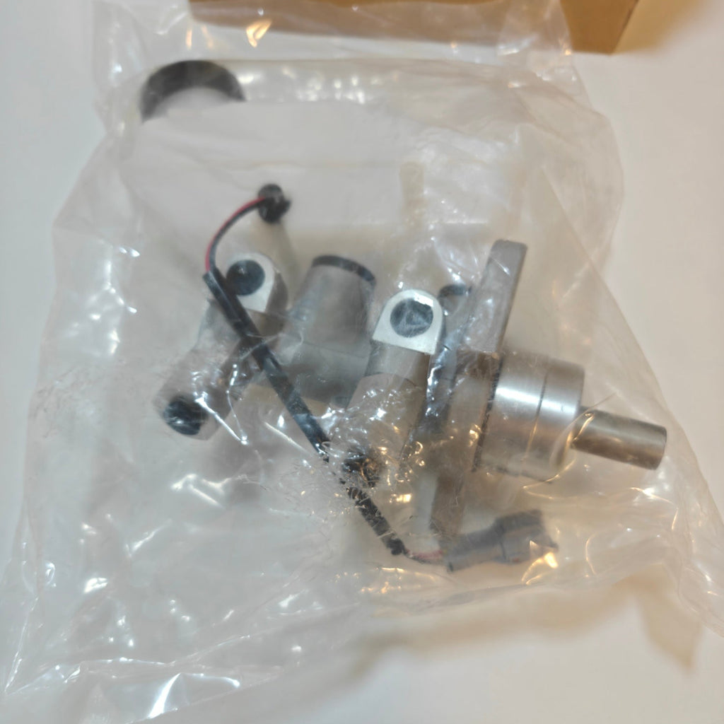 A60 - Brake Master Cylinder with Reservoir No.93742806