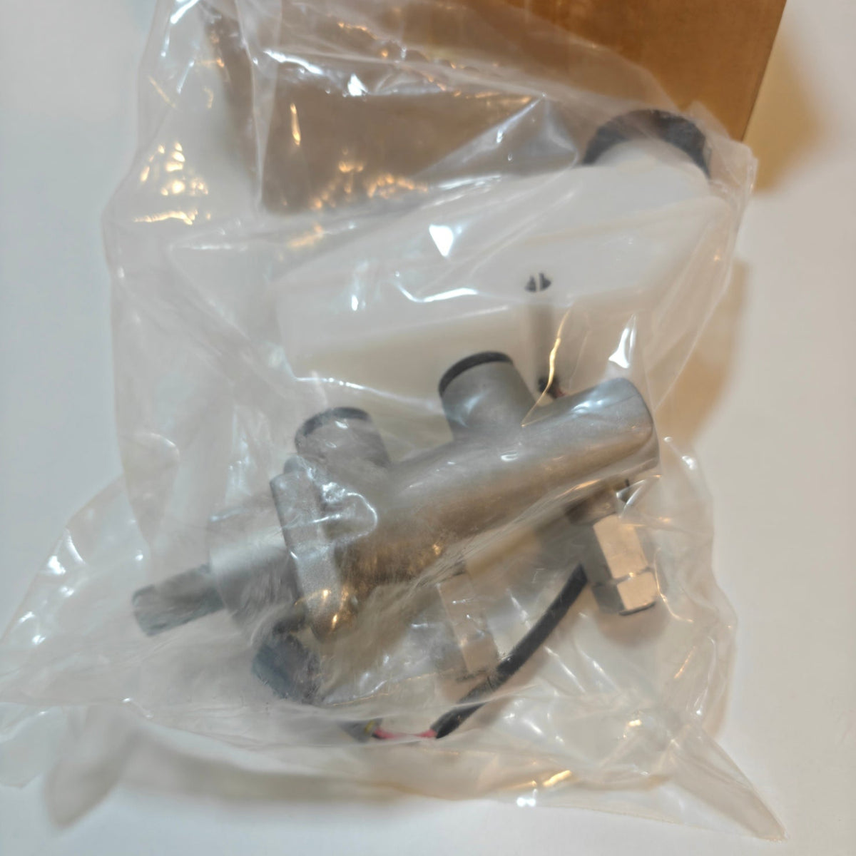 A60 - Brake Master Cylinder with Reservoir No.93742806