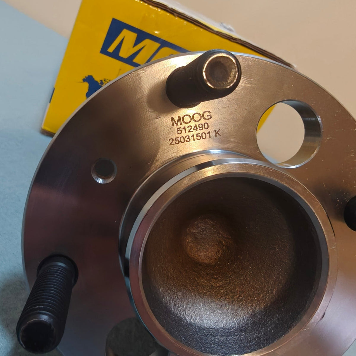 A91 - MOOG 512490 Wheel Bearing and Hub Assembly for Ford Fiesta