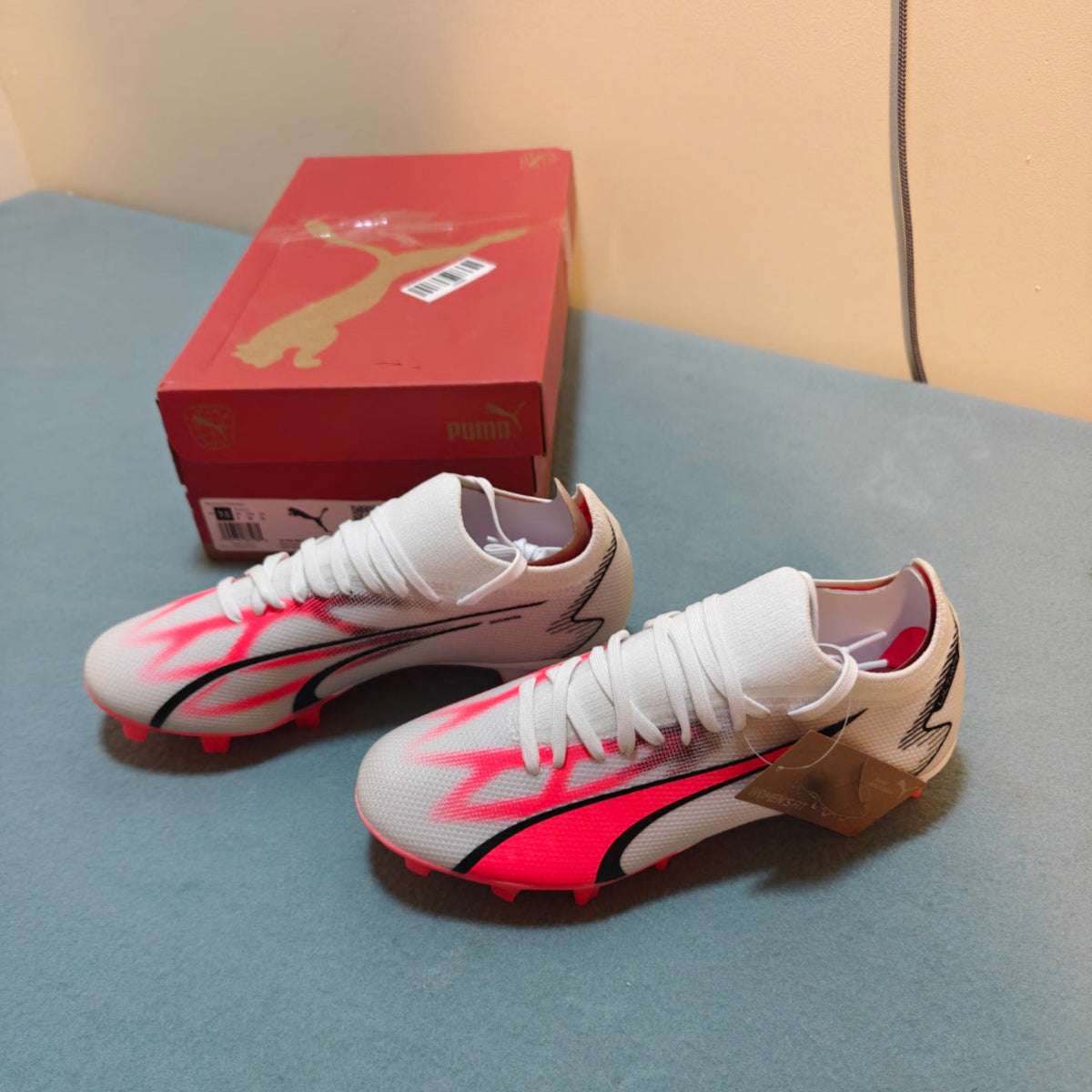 C86 - PUMA Women's Ultra Match White/Fire Orchid/Black FG/AG Soccer Cleats 10752301 - 7.5