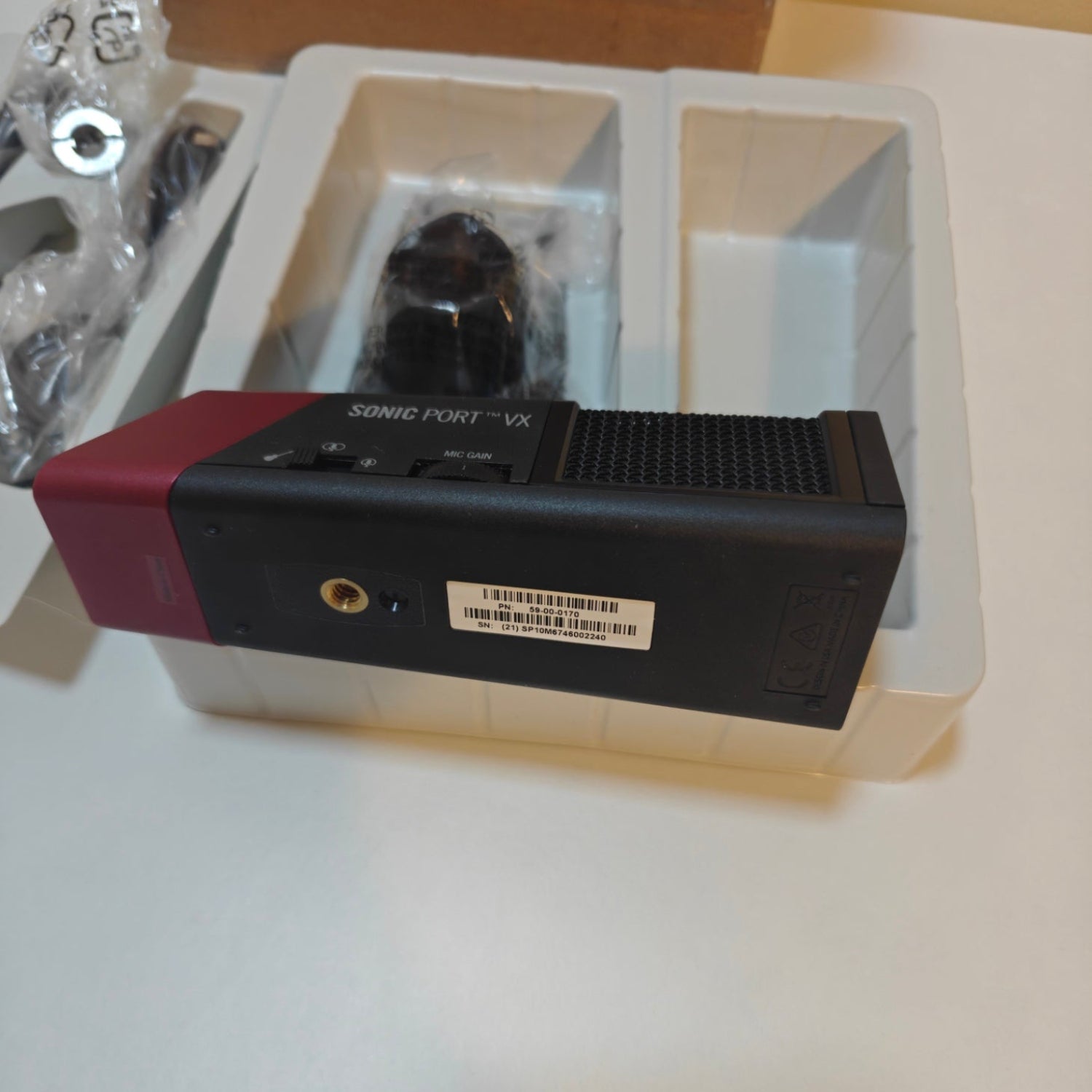 E3 - Line 6 99-072-0805 Sonic Port VX Audio I/O and Stereo Microphone