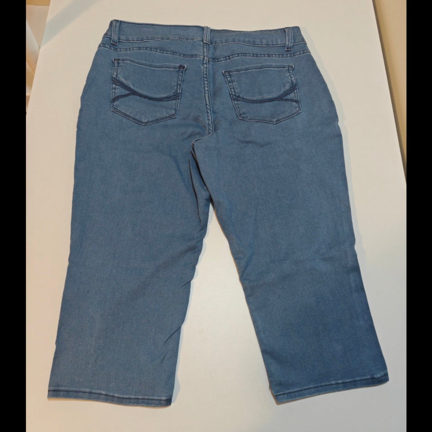 C37 - Riders by Lee Indigo Women's Ultra Soft Denim Capri