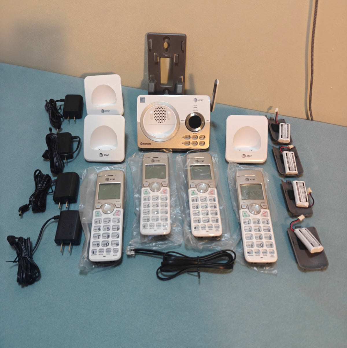 H33 - AT&T DL72419 DECT 6.0 4-Handset Cordless Phone for Home with Connect to Cell