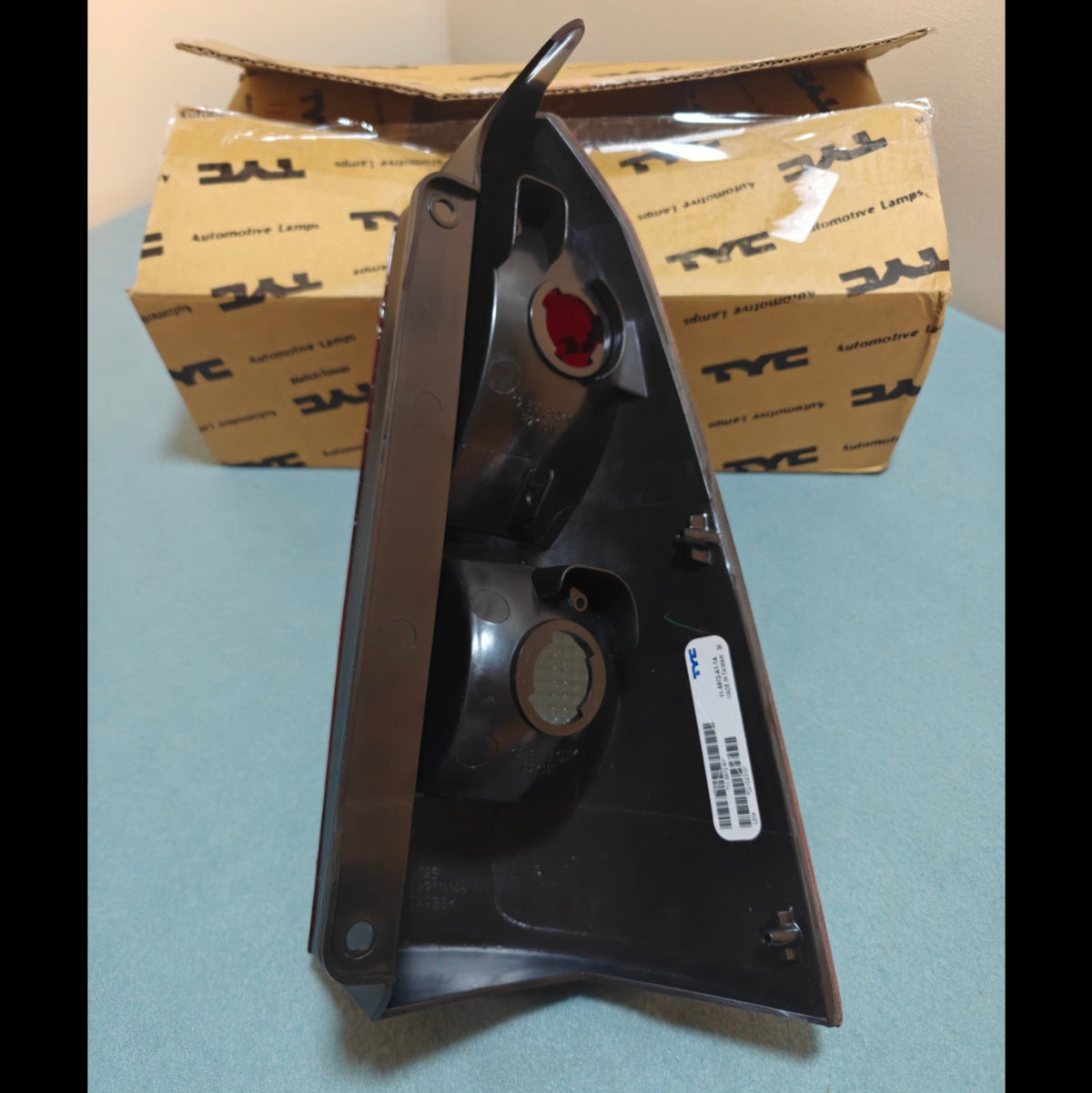 A135 - TYC 11-5972-91 Ford Focus Driver Side Replacement Tail Light Assembly